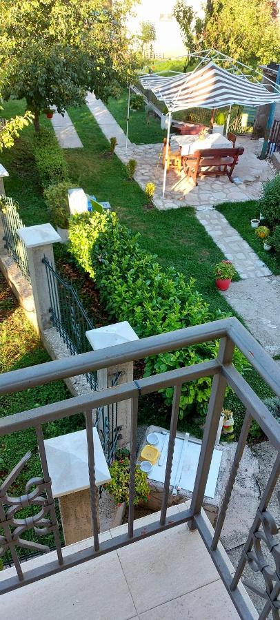 Lucic Guesthouse سيتينيي المظهر الخارجي الصورة